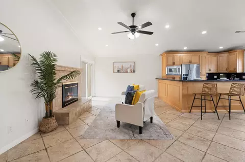 Living - 607 Brandywine Dr, Lodi, CA 95240 photo 3 of 8
