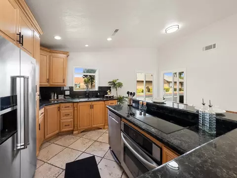 Kitchen - 607 Brandywine Dr, Lodi, CA 95240 photo 6 of 6