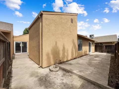 Exterior - 607 Brandywine Dr, Lodi, CA 95240 photo 6 of 9