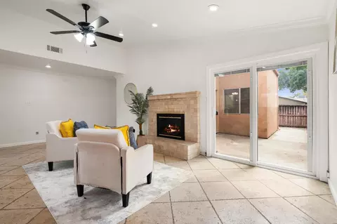 Living - 607 Brandywine Dr, Lodi, CA 95240 photo 5 of 8