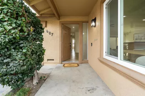 Entry Way - 607 Brandywine Dr, Lodi, CA 95240 photo 1 of 2
