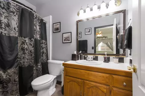 Bath - 105 Errin Pl, Jackson, CA 95642 photo 2 of 3