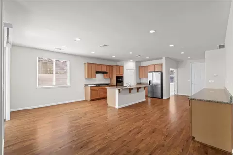Living - 2636 Glen Echo Ln, Manteca, CA 95336 photo 2 of 7