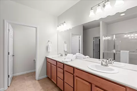Bath - 2636 Glen Echo Ln, Manteca, CA 95336 photo 1 of 2