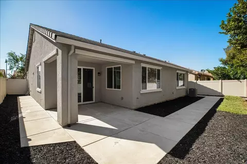 Exterior - 2636 Glen Echo Ln, Manteca, CA 95336 photo 5 of 12