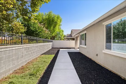 Exterior - 2636 Glen Echo Ln, Manteca, CA 95336 photo 7 of 12