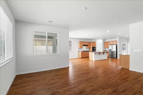 Living - 2636 Glen Echo Ln, Manteca, CA 95336 photo 6 of 7