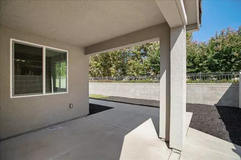 Exterior - 2636 Glen Echo Ln, Manteca, CA 95336 photo 4 of 12