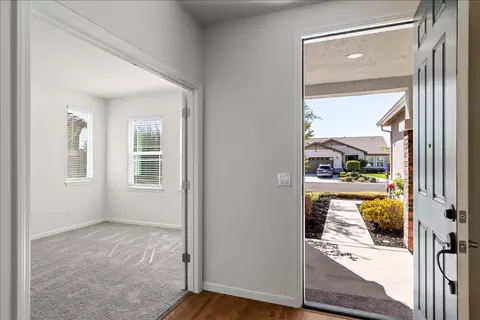 Entry Way - 2636 Glen Echo Ln, Manteca, CA 95336 photo 2 of 9