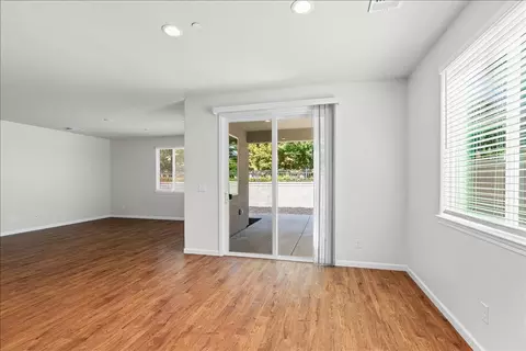 Living - 2636 Glen Echo Ln, Manteca, CA 95336 photo 3 of 7