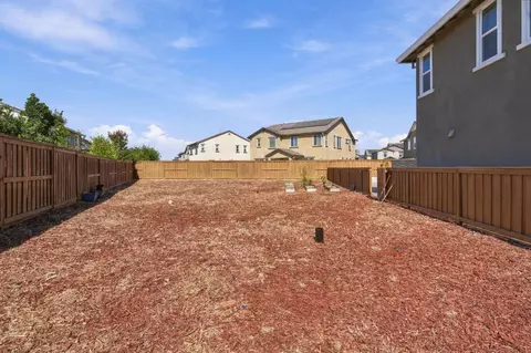 Exterior - 2929 Penrose Ln, Lathrop, CA 95330 photo 9 of 11