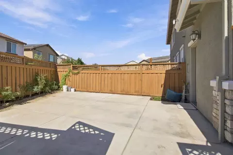 Exterior - 2929 Penrose Ln, Lathrop, CA 95330 photo 10 of 11
