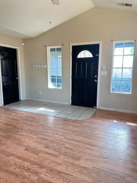 Entry Way - 480 E 20th, Chico, CA 95928 photo 1 of 1