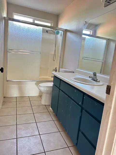 Bath - 480 E 20th, Chico, CA 95928 photo 1 of 2