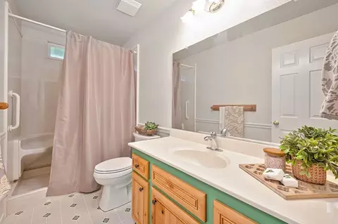 Bath - 1523 Gamblers Ct, Cool, CA 95614 photo 2 of 4