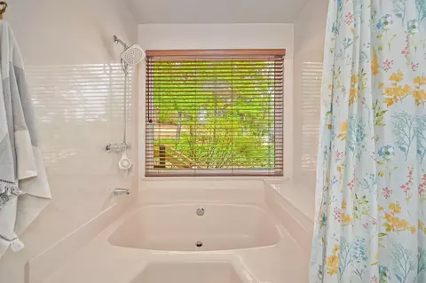 Bath - 1523 Gamblers Ct, Cool, CA 95614 photo 4 of 4