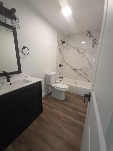 Bath - 2347 E Alpine Ave, Stockton, CA 95205 photo 1 of 3