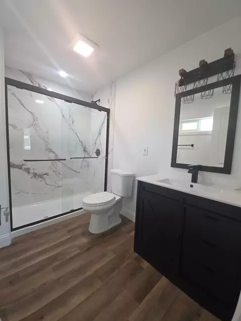 Bath - 2347 E Alpine Ave, Stockton, CA 95205 photo 3 of 3