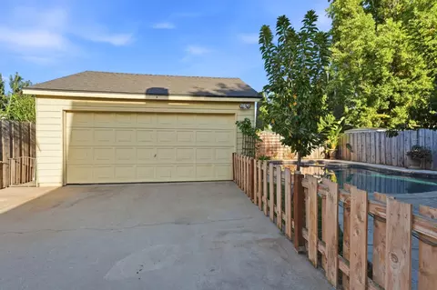 Exterior - 1820 Chesapeake Ave, Modesto, CA 95358 photo 10 of 16