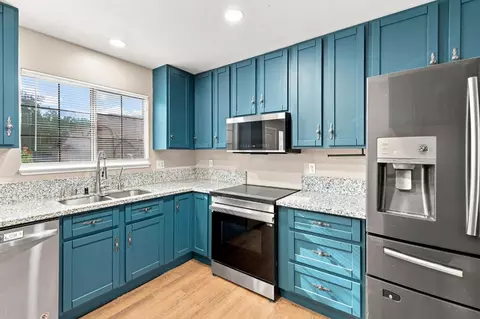 Kitchen - 1820 Chesapeake Ave, Modesto, CA 95358 photo 2 of 4