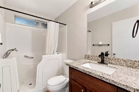 Bath - 1820 Chesapeake Ave, Modesto, CA 95358 photo 3 of 3