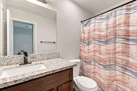 Bath - 1820 Chesapeake Ave, Modesto, CA 95358 photo 2 of 3