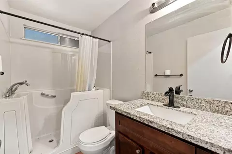 Bath - 1820 Chesapeake Ave, Modesto, CA 95358 photo 1 of 3