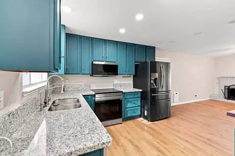 Kitchen - 1820 Chesapeake Ave, Modesto, CA 95358 photo 3 of 4
