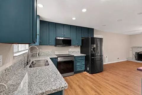 Kitchen - 1820 Chesapeake Ave, Modesto, CA 95358 photo 4 of 4