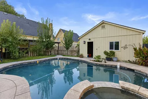 Exterior - 1820 Chesapeake Ave, Modesto, CA 95358 photo 11 of 16