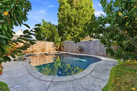 Exterior - 1820 Chesapeake Ave, Modesto, CA 95358 photo 12 of 16