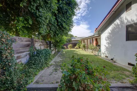 Exterior - 3324 Colonial Dr, Modesto, CA 95350 photo 4 of 7