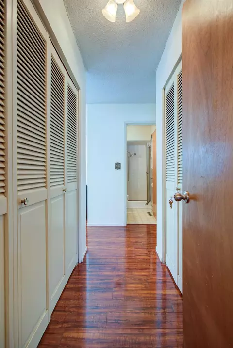 Entry Way - 3324 Colonial Dr, Modesto, CA 95350 photo 3 of 4