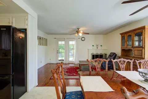 Dining - 3324 Colonial Dr, Modesto, CA 95350 photo 2 of 5