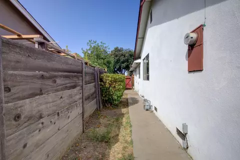 Exterior - 3324 Colonial Dr, Modesto, CA 95350 photo 2 of 7