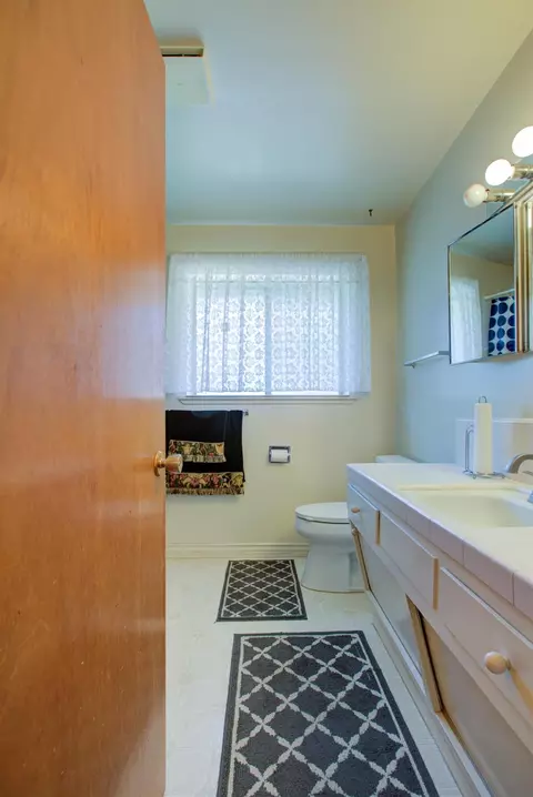Bath - 3324 Colonial Dr, Modesto, CA 95350 photo 3 of 3