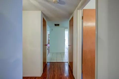 Entry Way - 3324 Colonial Dr, Modesto, CA 95350 photo 2 of 4