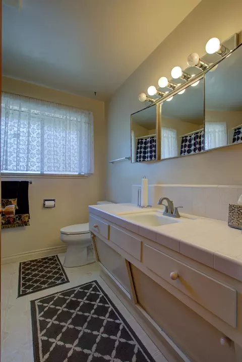 Bath - 3324 Colonial Dr, Modesto, CA 95350 photo 2 of 3
