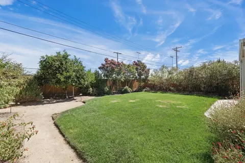 Exterior - 150 S Corinth Ave, Lodi, CA 95242 photo 9 of 10