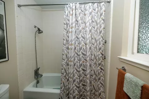 Bath - 404 W Rumble Rd, Modesto, CA 95350 photo 4 of 5