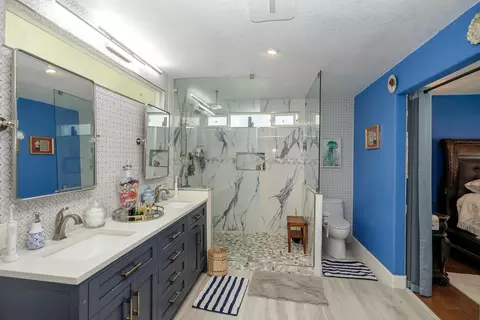 Bath - 404 W Rumble Rd, Modesto, CA 95350 photo 1 of 5