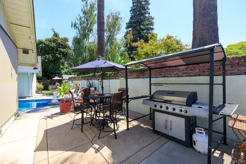 Exterior - 404 W Rumble Rd, Modesto, CA 95350 photo 6 of 9
