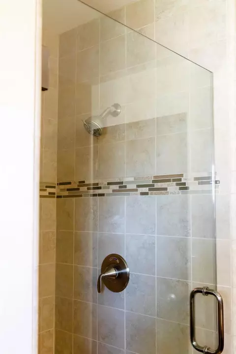 Bath - 6400 Bearden Ln, Modesto, CA 95357 photo 4 of 10