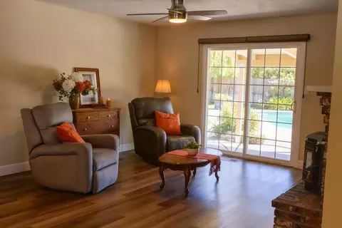 Living - 6400 Bearden Ln, Modesto, CA 95357 photo 4 of 10