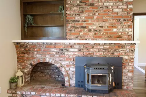 Living - 6400 Bearden Ln, Modesto, CA 95357 photo 5 of 10