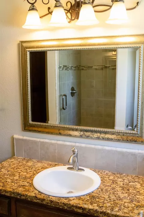 Bath - 6400 Bearden Ln, Modesto, CA 95357 photo 2 of 10