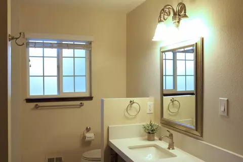 Bath - 6400 Bearden Ln, Modesto, CA 95357 photo 8 of 10