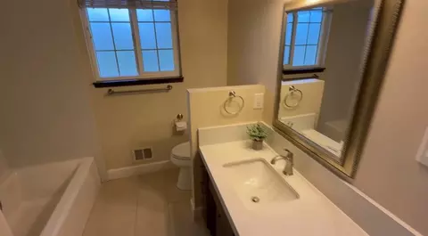 Bath - 6400 Bearden Ln, Modesto, CA 95357 photo 6 of 10