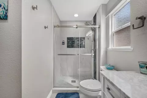 Bath - 6005 Tree Line Ct, Orangevale, CA 95662 photo 2 of 6