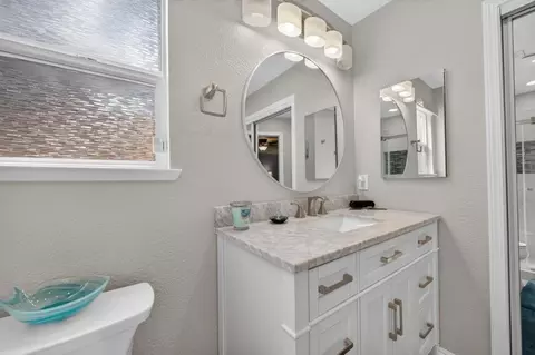 Bath - 6005 Tree Line Ct, Orangevale, CA 95662 photo 3 of 6